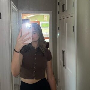 Brown cropped polo shirt